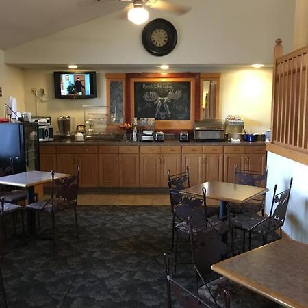 Moose Lake Lodge & Suites Buitenkant foto