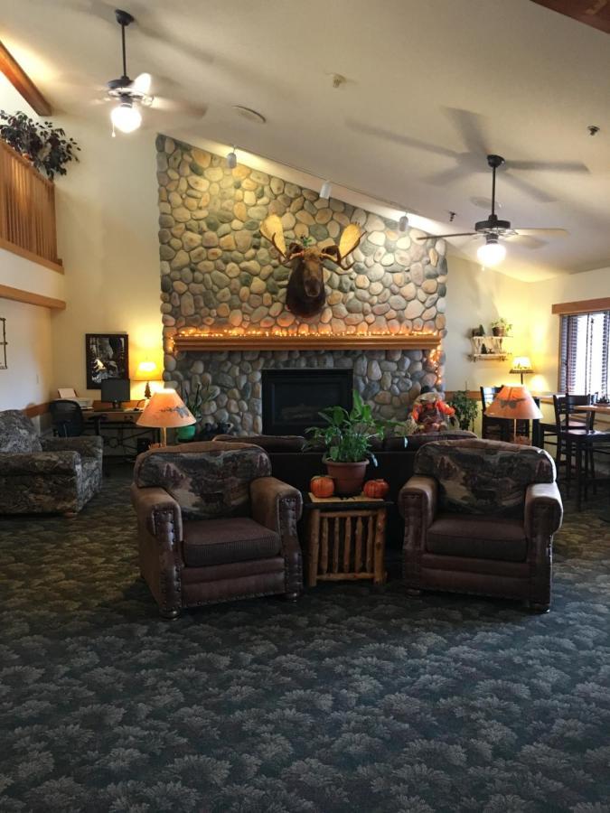 Moose Lake Lodge & Suites Buitenkant foto
