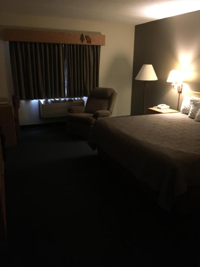Moose Lake Lodge & Suites Buitenkant foto