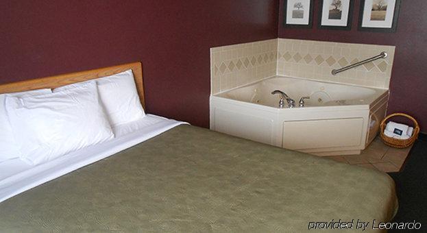 Moose Lake Lodge & Suites Buitenkant foto
