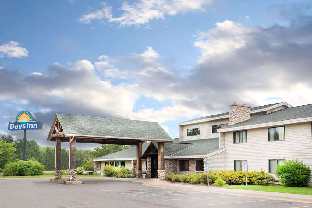 Moose Lake Lodge & Suites Buitenkant foto